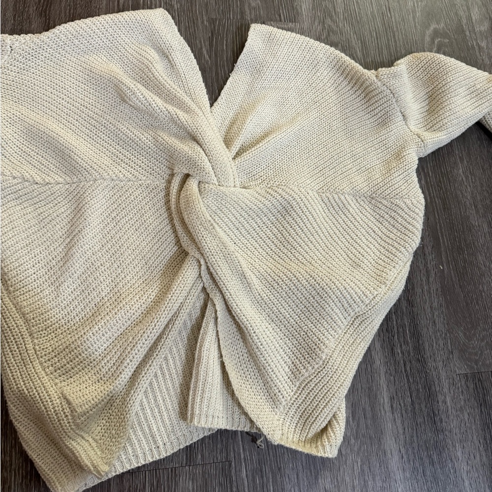 Knot-Back Sweater - Picture 4 of 5